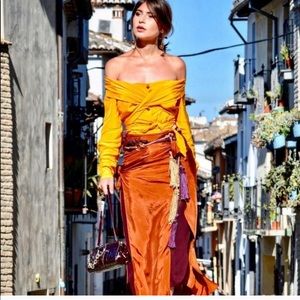 NWT ZARA ORANGE KNOTED SKIRT